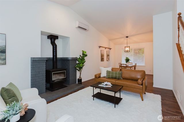 20265 Robin Lane NE, Suquamish, WA 98392