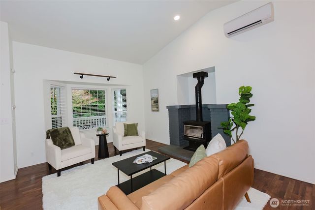 20265 Robin Lane NE, Suquamish, WA 98392