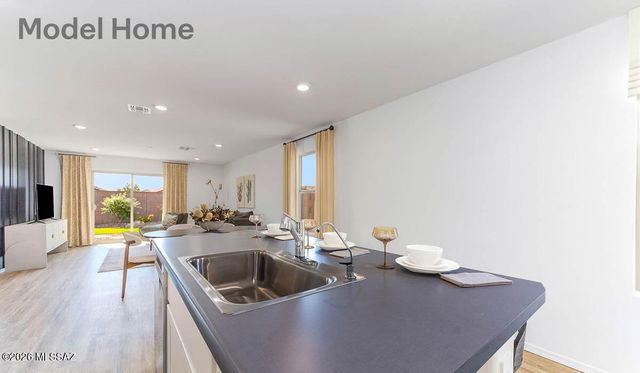 772 W Calle Lupa, Sahuarita, AZ 85629