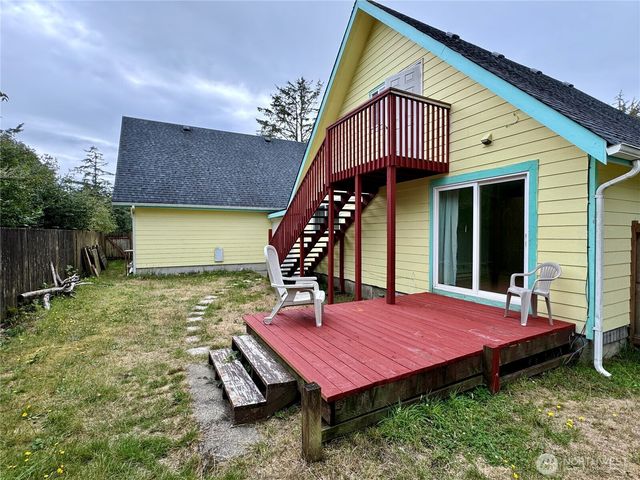 111 Vela Street SW, Ocean Shores, WA 98569