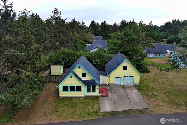 111 Vela Street SW, Ocean Shores, WA 98569