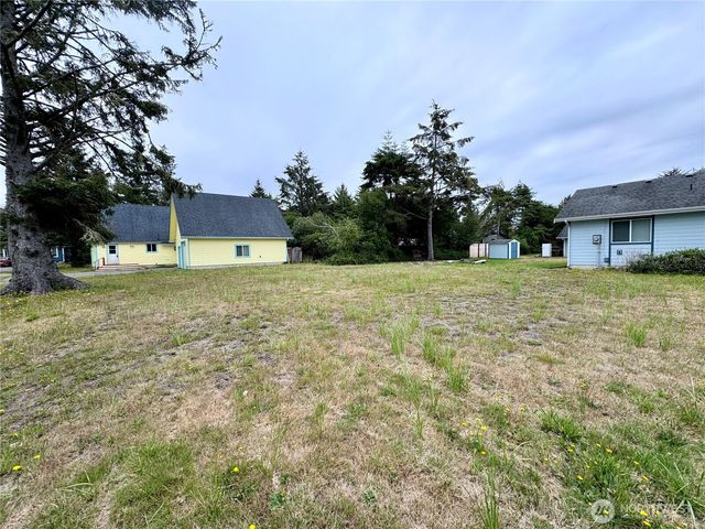 111 Vela Street SW, Ocean Shores, WA 98569