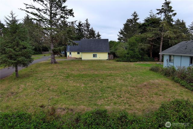 111 Vela Street SW, Ocean Shores, WA 98569