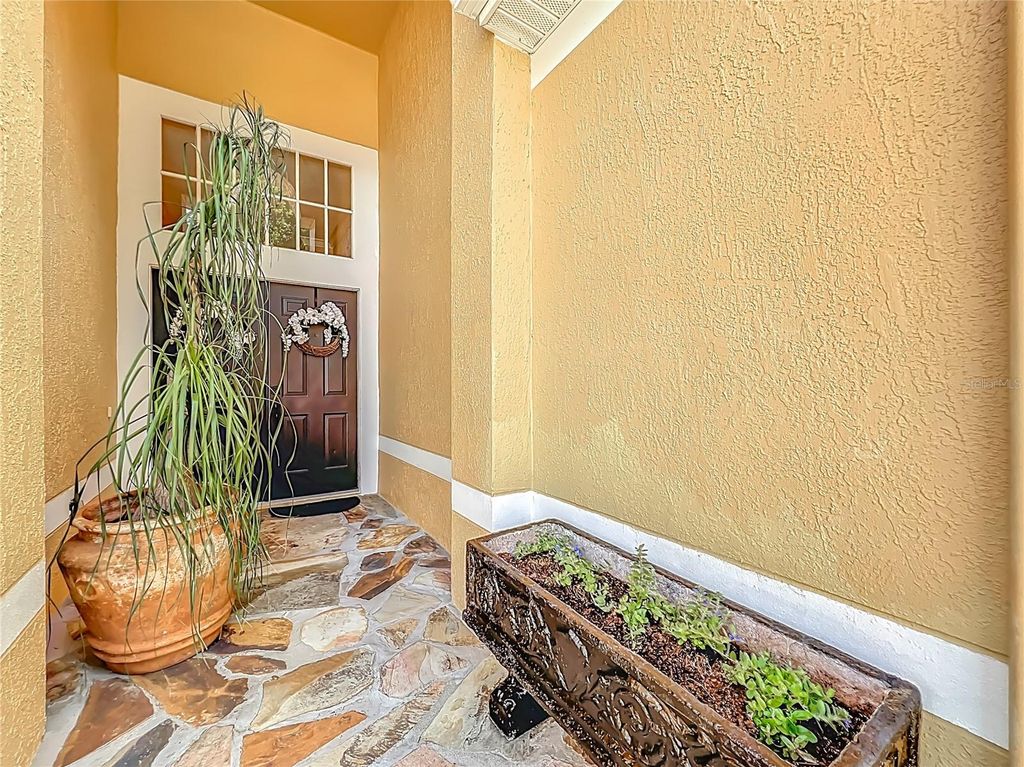 Image 11 of property listing at 233 HANGING MOSS CIRCLE, Lake Mary, FL 32746