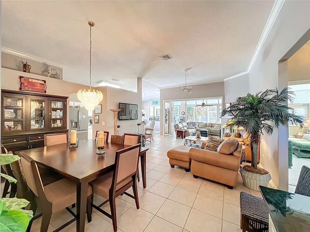 Image 14 of property listing at 233 HANGING MOSS CIRCLE, Lake Mary, FL 32746