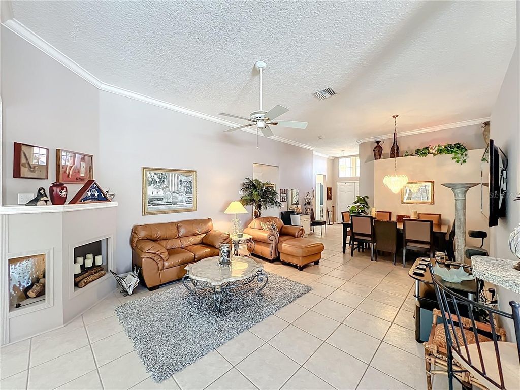 Image 21 of property listing at 233 HANGING MOSS CIRCLE, Lake Mary, FL 32746