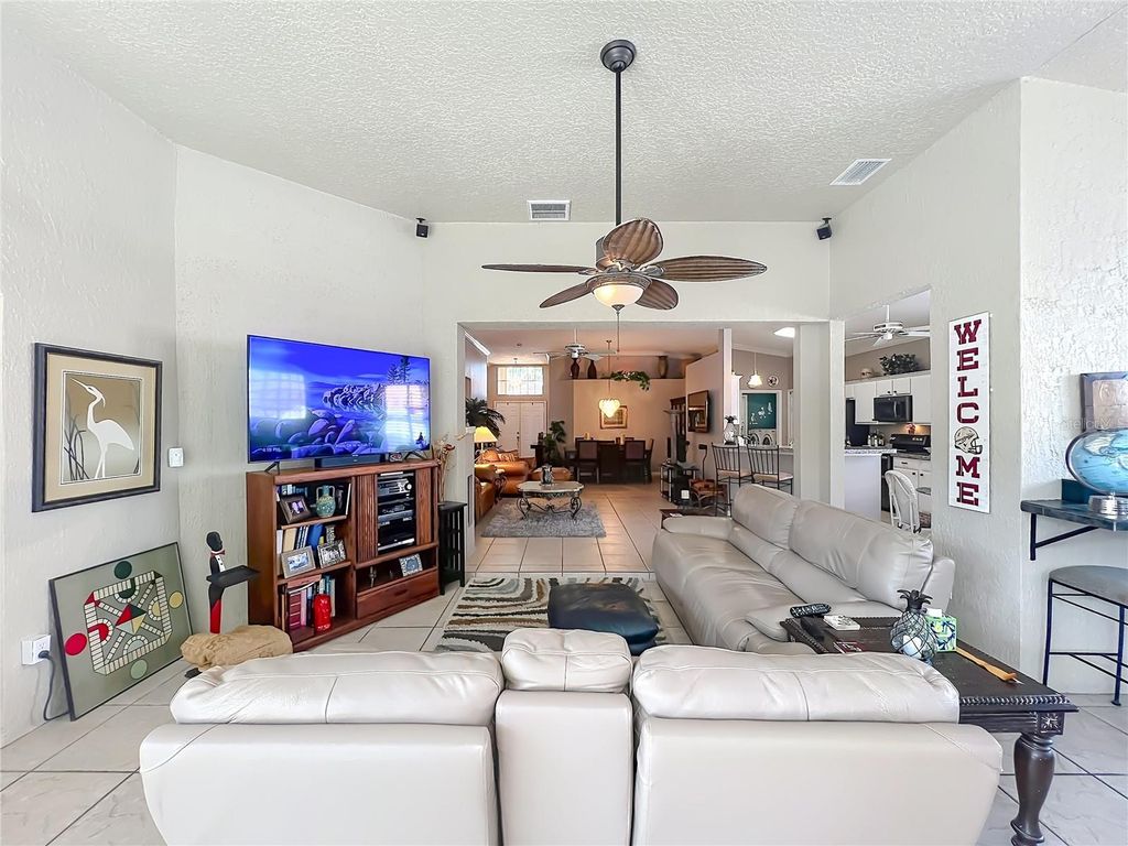 Image 27 of property listing at 233 HANGING MOSS CIRCLE, Lake Mary, FL 32746