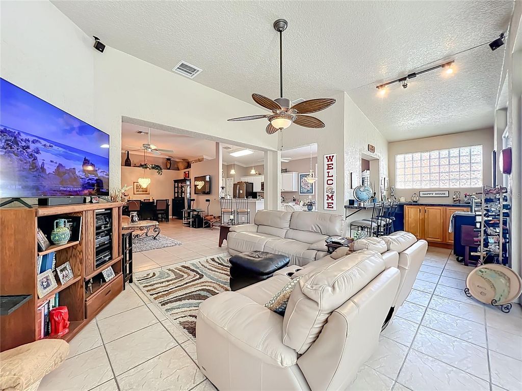 Image 28 of property listing at 233 HANGING MOSS CIRCLE, Lake Mary, FL 32746