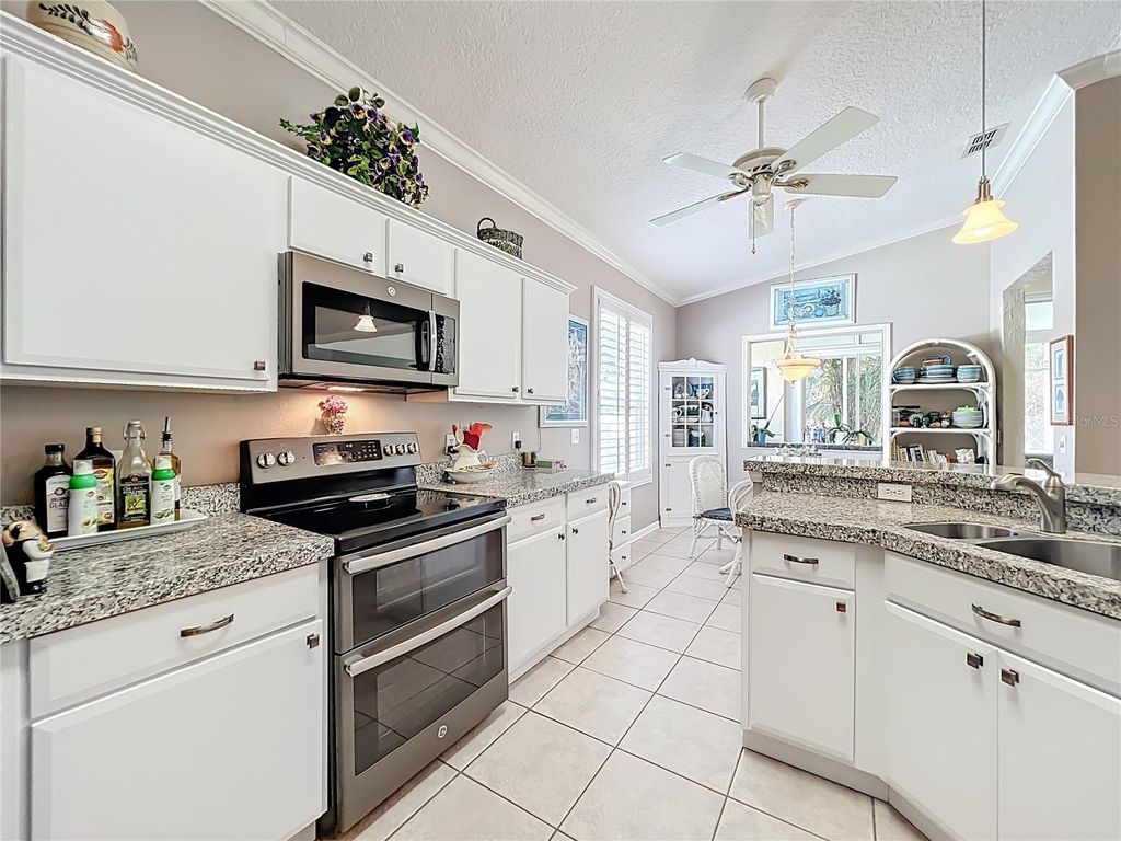 Image 34 of property listing at 233 HANGING MOSS CIRCLE, Lake Mary, FL 32746