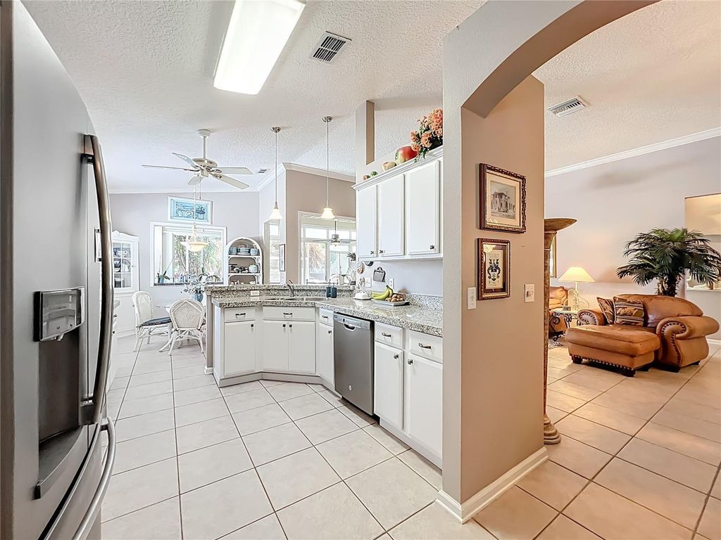 Image 37 of property listing at 233 HANGING MOSS CIRCLE, Lake Mary, FL 32746