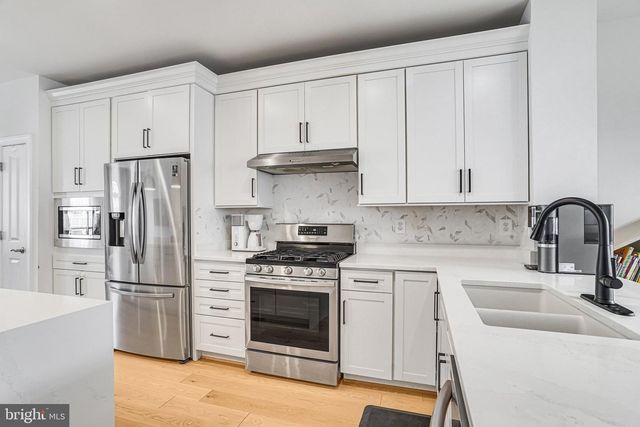 7938 TURTLE CREEK CIR, Gainesville, VA 20155