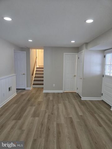 12 RITTER LN, Newark, DE 19711
