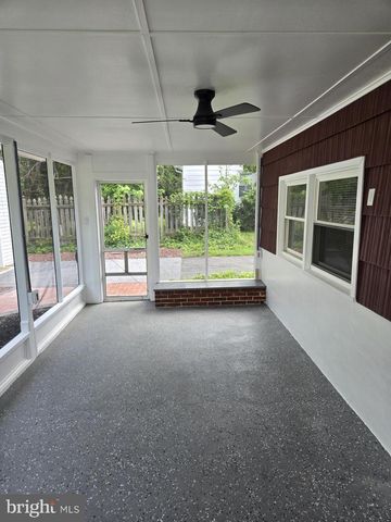 12 RITTER LN, Newark, DE 19711