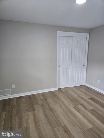 12 RITTER LN, Newark, DE 19711