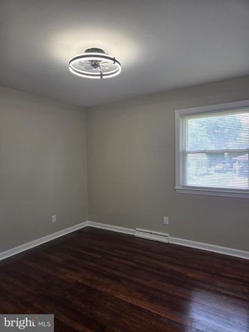 12 RITTER LN, Newark, DE 19711