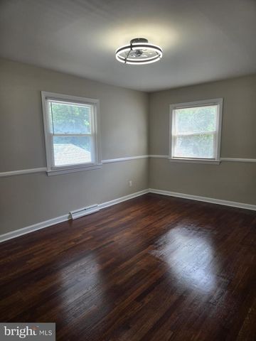 12 RITTER LN, Newark, DE 19711