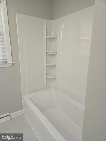 12 RITTER LN, Newark, DE 19711