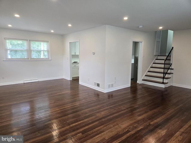 12 RITTER LN, Newark, DE 19711