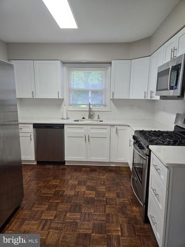 12 RITTER LN, Newark, DE 19711