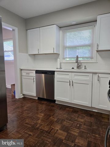 12 RITTER LN, Newark, DE 19711