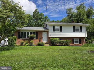 12 RITTER LN, Newark, DE 19711
