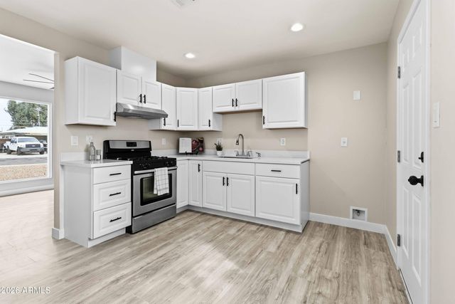 3001 W LOMA Lane, Phoenix, AZ 85051