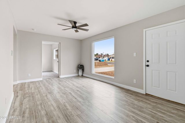 3001 W LOMA Lane, Phoenix, AZ 85051