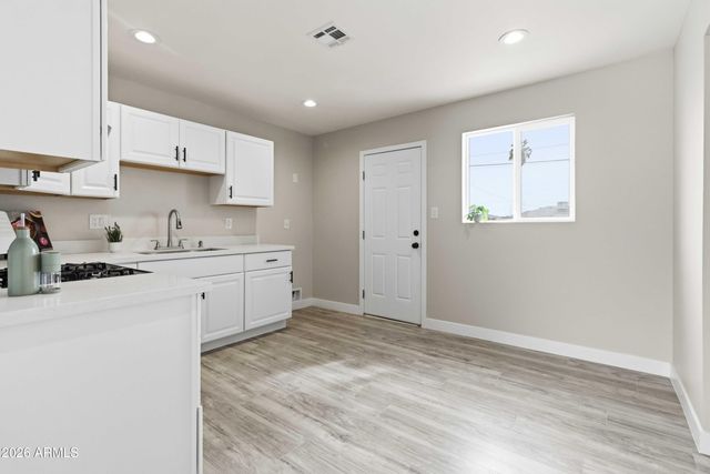 3001 W LOMA Lane, Phoenix, AZ 85051