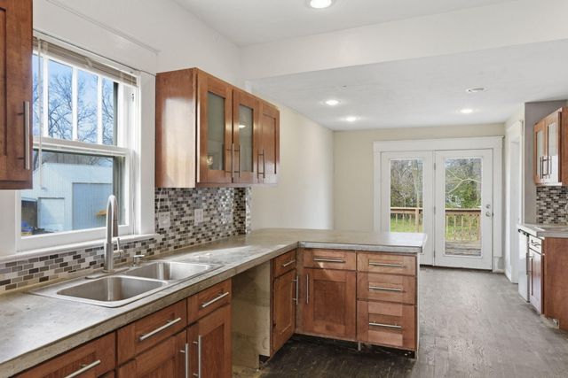 2131 N Johnston Avenue, Springfield, MO 65803