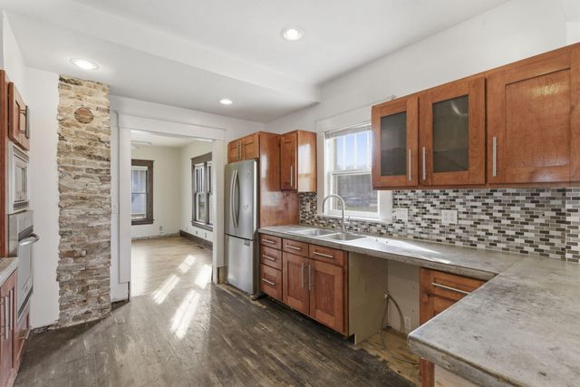 2131 N Johnston Avenue, Springfield, MO 65803