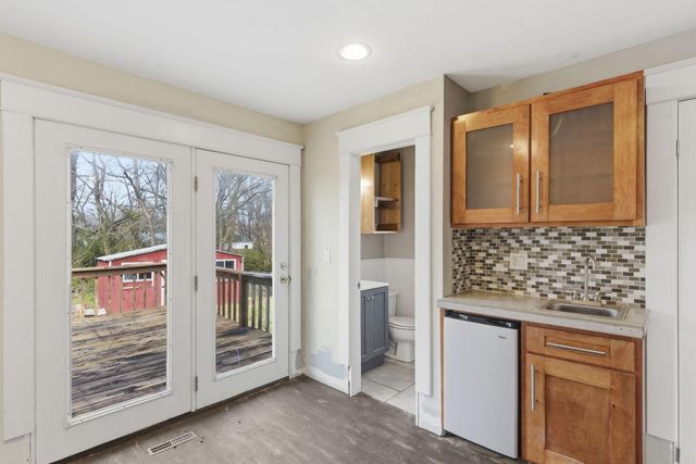 2131 N Johnston Avenue, Springfield, MO 65803