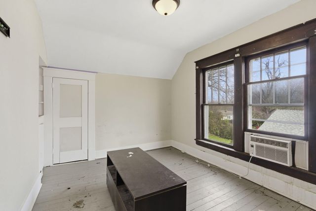 2131 N Johnston Avenue, Springfield, MO 65803