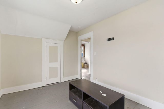 2131 N Johnston Avenue, Springfield, MO 65803