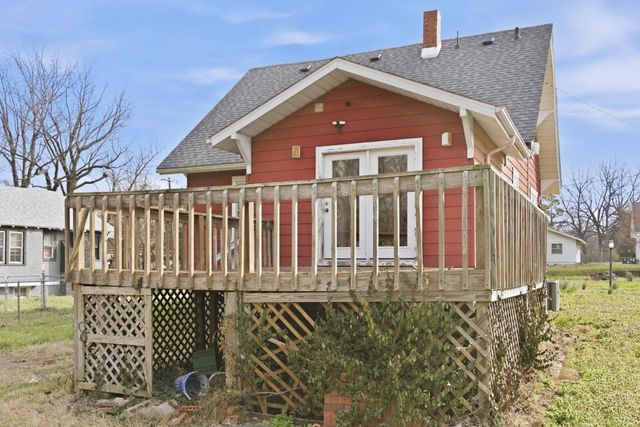 2131 N Johnston Avenue, Springfield, MO 65803