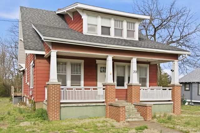 2131 N Johnston Avenue, Springfield, MO 65803