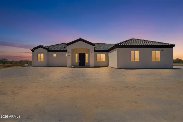 17587 W Dale Lane, Surprise, AZ 85387
