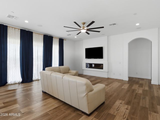 17587 W Dale Lane, Surprise, AZ 85387