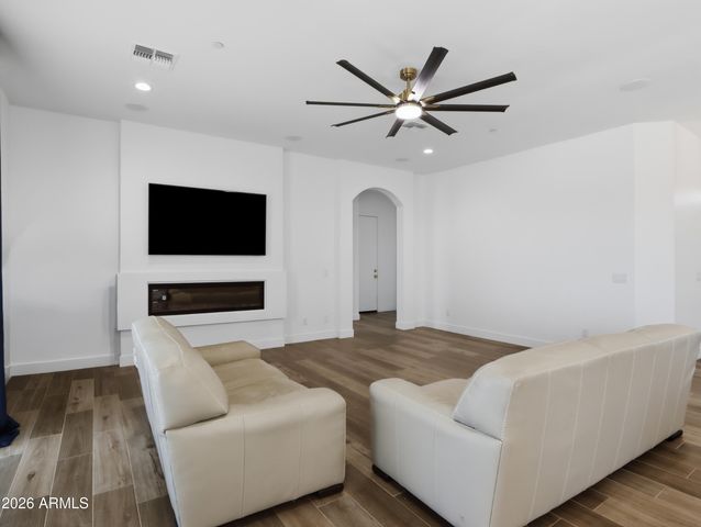 17587 W Dale Lane, Surprise, AZ 85387