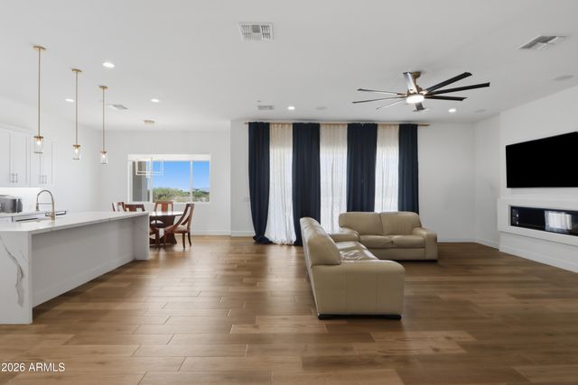 17587 W Dale Lane, Surprise, AZ 85387