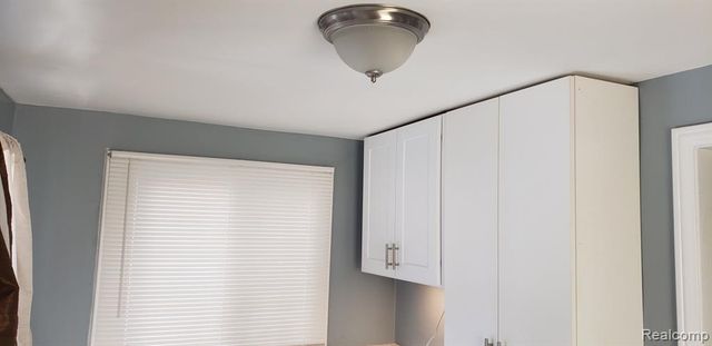 8710 W Davison, Detroit, MI 48238