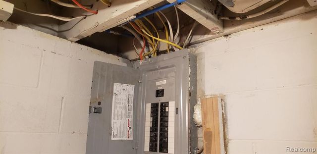 8710 W Davison, Detroit, MI 48238