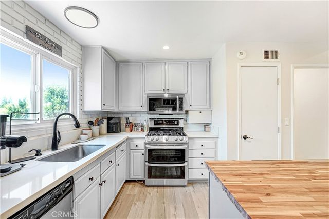 28038 Lakehurst, Canyon Country, CA 91351