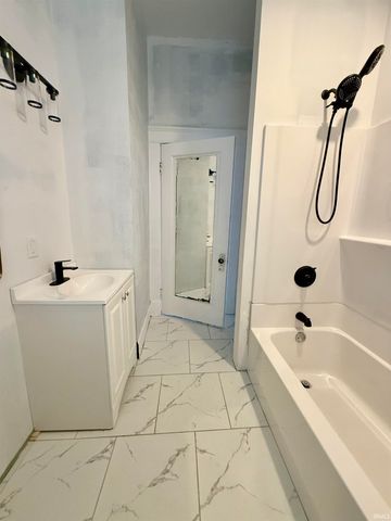 600 Adams Avenue, Evansville, IN 47713