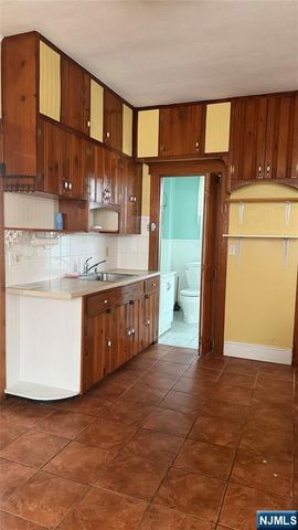 806 Roselle Street, Linden, NJ 07036
