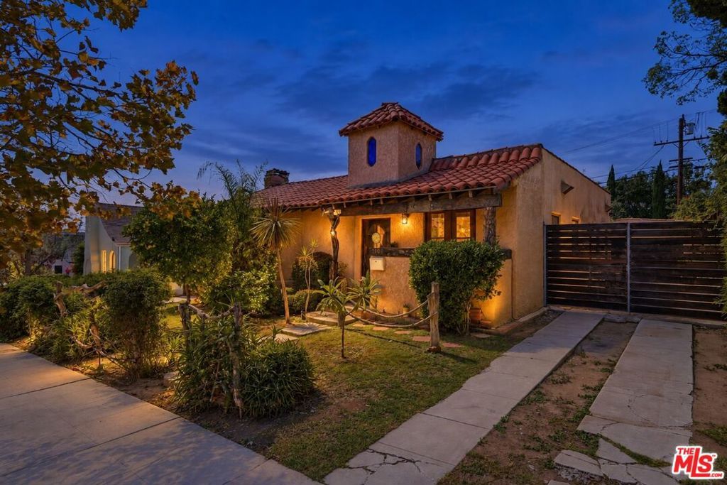 1309 Carmona Avenue, Los Angeles, CA 90019 — photo 2