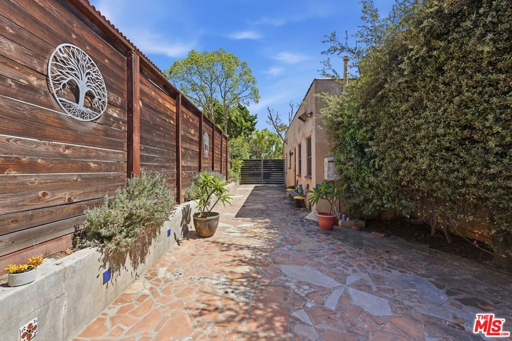 1309 Carmona Avenue, Los Angeles, CA 90019 — photo 3
