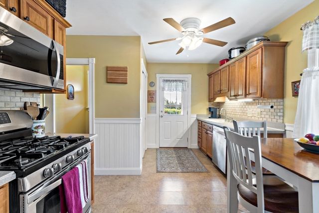 1984 Robeson St, Fall River, MA 02720