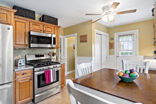 1984 Robeson St, Fall River, MA 02720