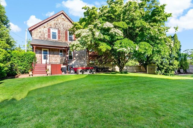 1984 Robeson St, Fall River, MA 02720