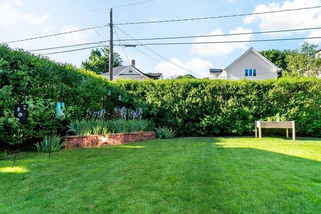 1984 Robeson St, Fall River, MA 02720